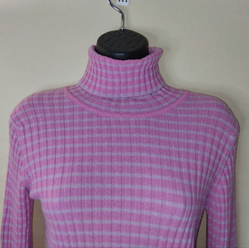 Made In Scotland 100% Cashmere Turtle Neck Sweater Size XS